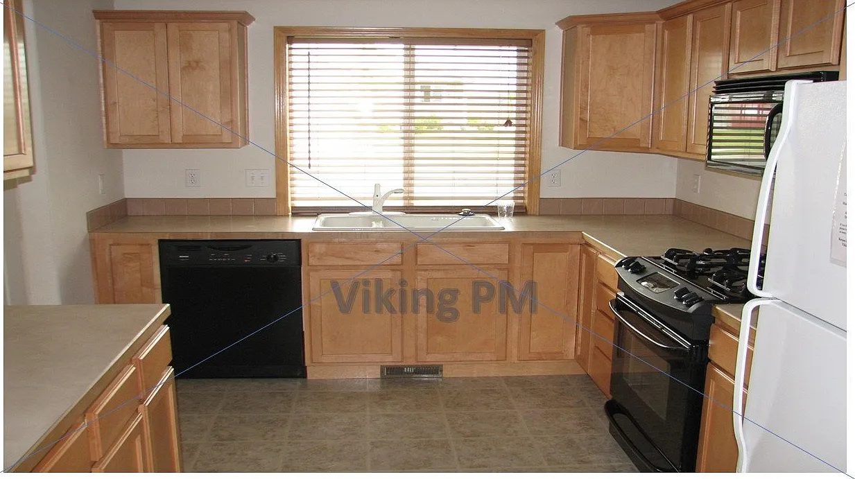 528 NE Robin Ct. — Photo 2