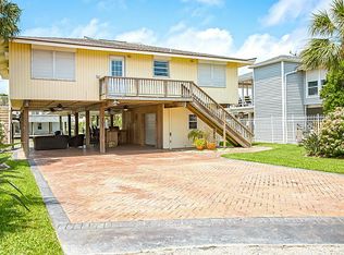 107 Lanai St, Tiki Island, TX 77554