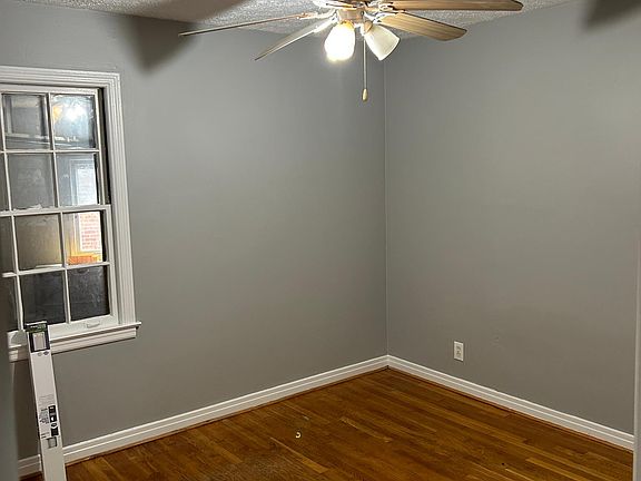 3rd image of 2441 Proctor Knott Dr