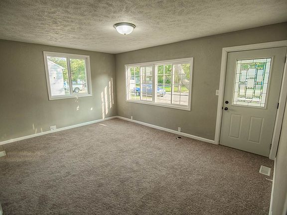2nd image of 1404 Holloway Dr