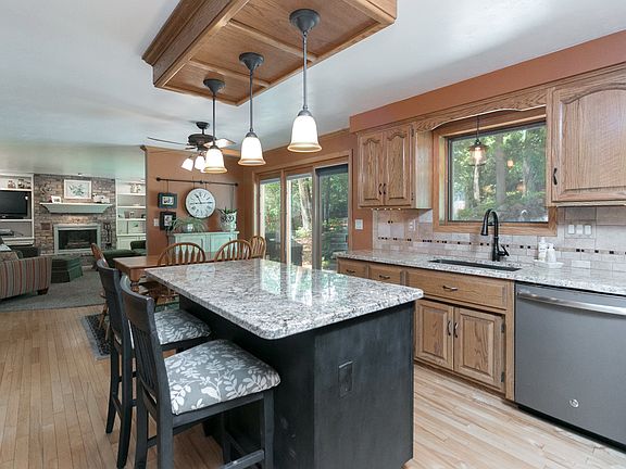 2nd image of 2062 Sandalwood Ct