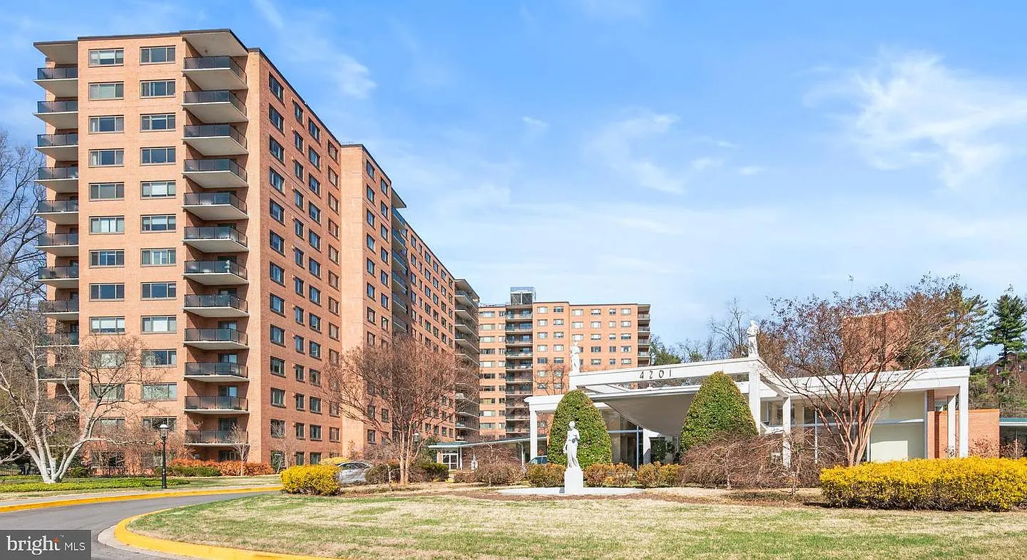 4201 Cathedral Ave NW APT 111E photo 1