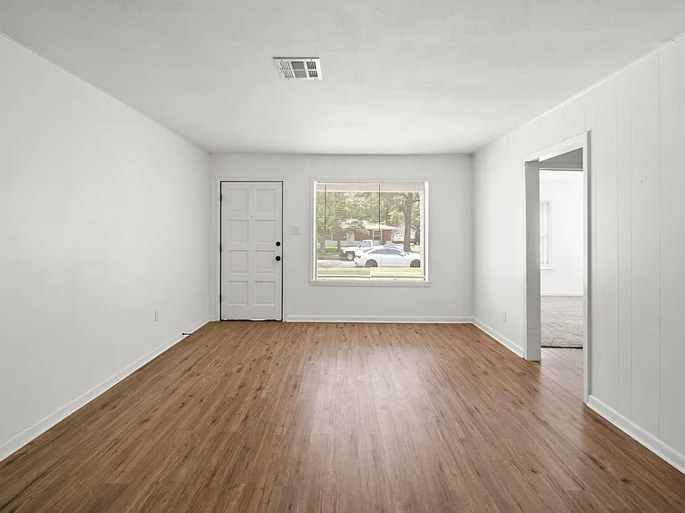 8327 Bonner Dr — Photo 11
