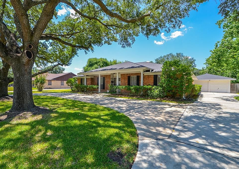 One story with 4 bedrooms/2-1/2 baths on a 21,000 SF lot (almost 1/2 acre) with mature trees and pool with beautiful views of golf course.