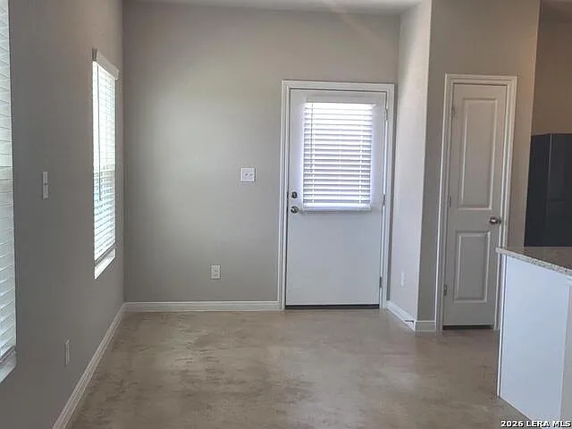 3 bed, 2.5 bath, 1225 sqft, $1,600 — Photo 3