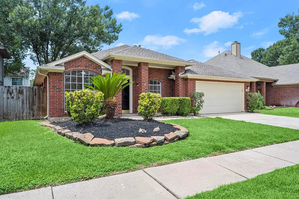 Building Photo - 16014 Lakestone Dr