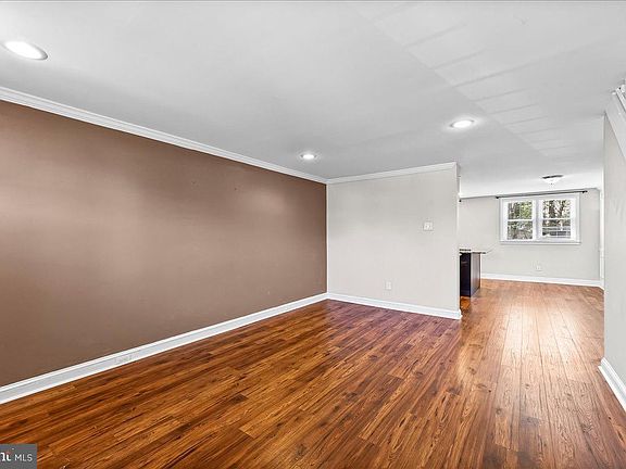 3rd image of 1160 Brookwood Ln