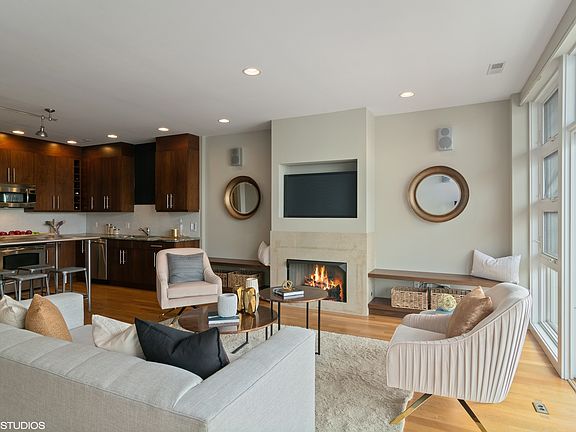 3rd image of 2033 N Damen Ave APT 3S