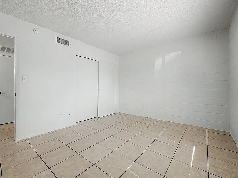 9514 N. 8th St — Photo 37