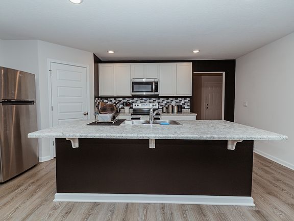 4th image of 6719 Sarah Ann Way