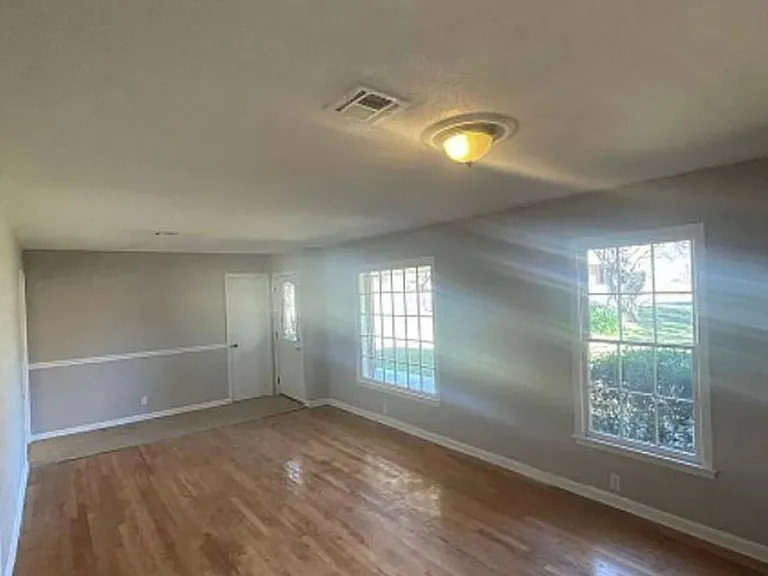 239 Marian Dr — Photo 5