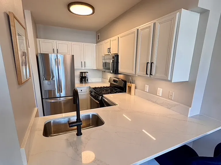 7111 Woodmont Ave #712 — Photo 9