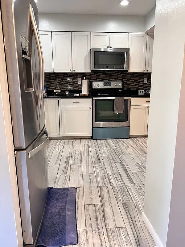 3 bed, 2.5 bath, 1320 sqft, $3,000 — Photo 2