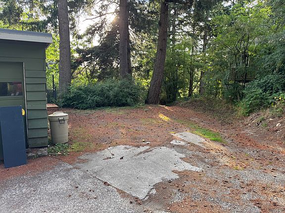 2nd image of 1010 34th St #2
