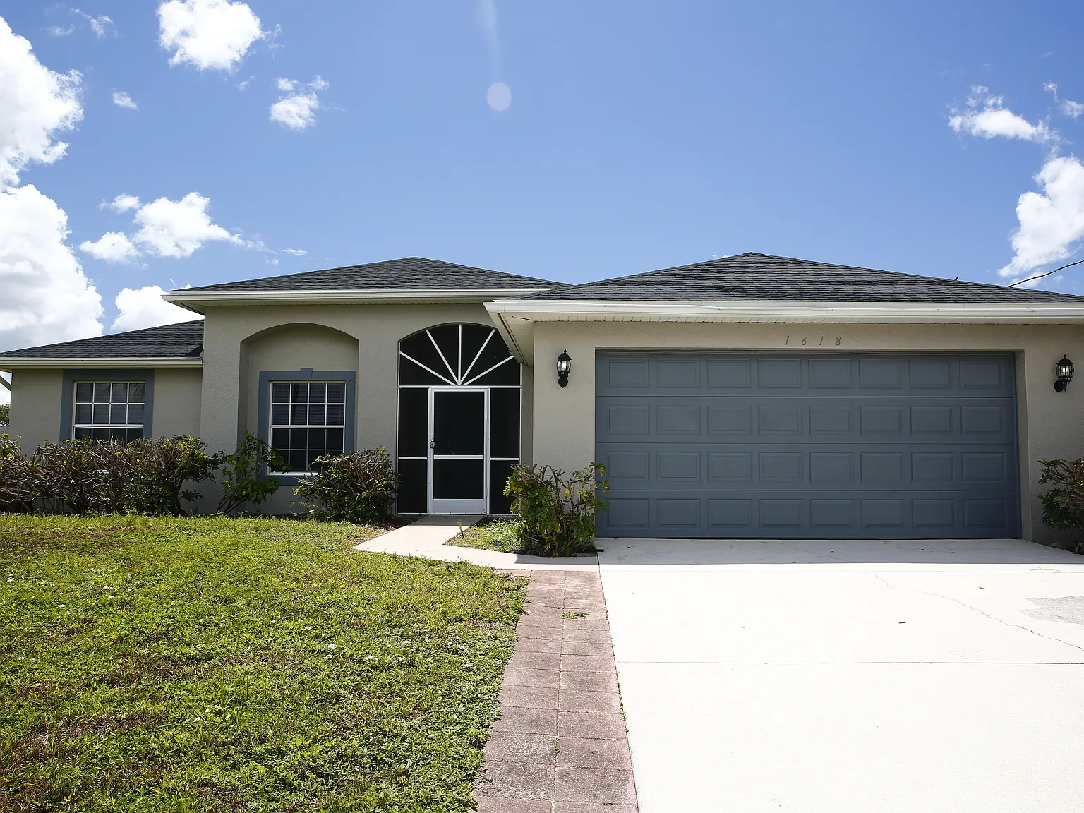 4 bed, 1411 sqft, $2,050 — Photo 2
