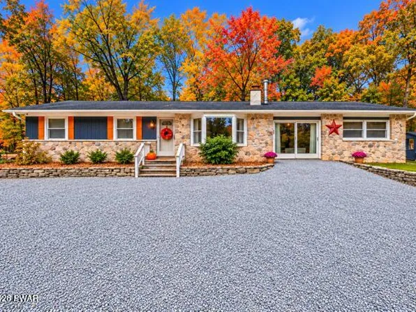 800 Kinglet Ct, Lords Valley, PA 18428