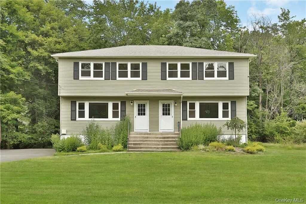 33 Margaret Keahon Drive, Pearl River, NY 10965 — Photo 2