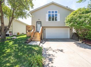 8212 Twana Dr, Urbandale, IA 50322