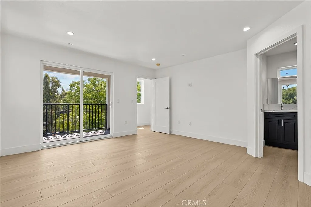 4 bed, 1400 sqft, $3,895 — Photo 3