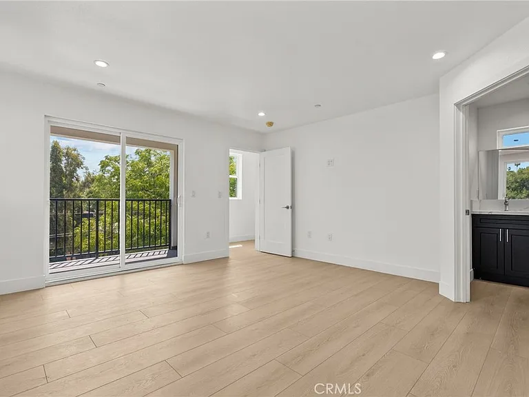 322 Leslie Way — Photo 3