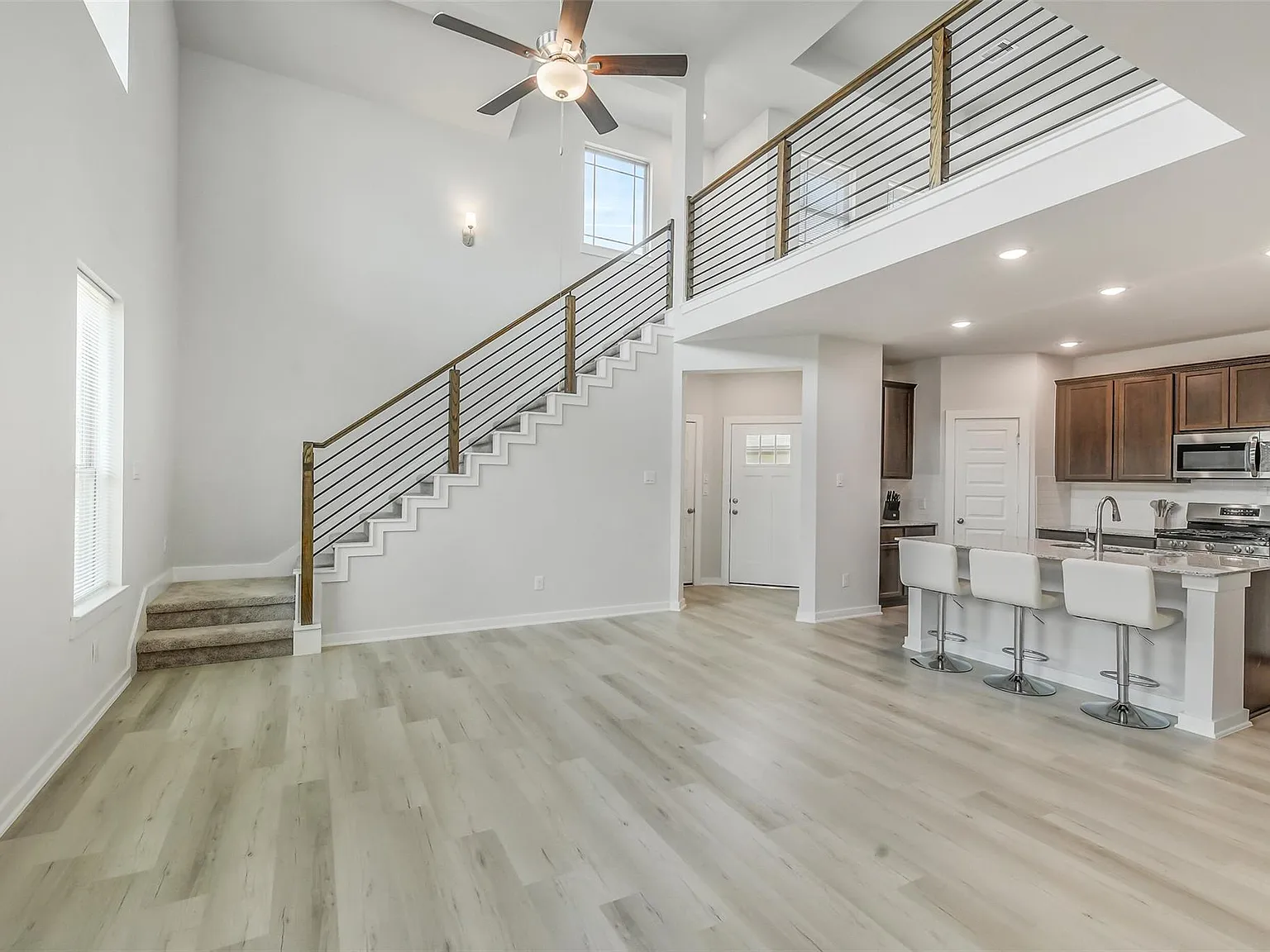 4 bed, 3.0 bath, 2084 sqft, $2,300 — Photo 3