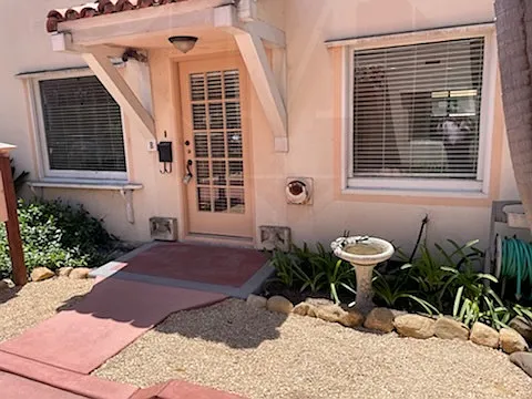 210 W Micheltorena St #C — Photo 9
