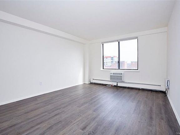 5th image of 18 Lake St #158