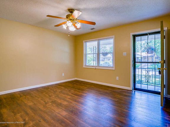5th image of 2376 Colonial Hills Dr