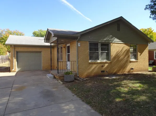 1208 N Lakeview Dr, Derby, KS 67037