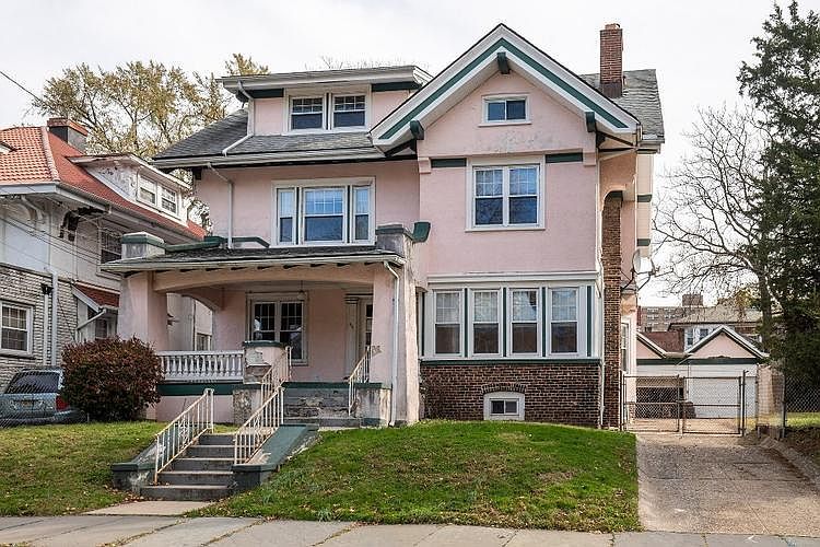 1st image of 437 Parker St