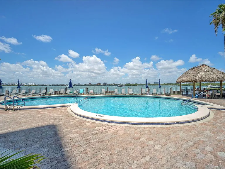 10350 W Bay Harbor Dr #8F — Photo 21