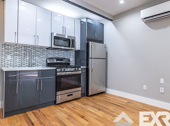 3rd image of 155 Tompkins Ave #33AI