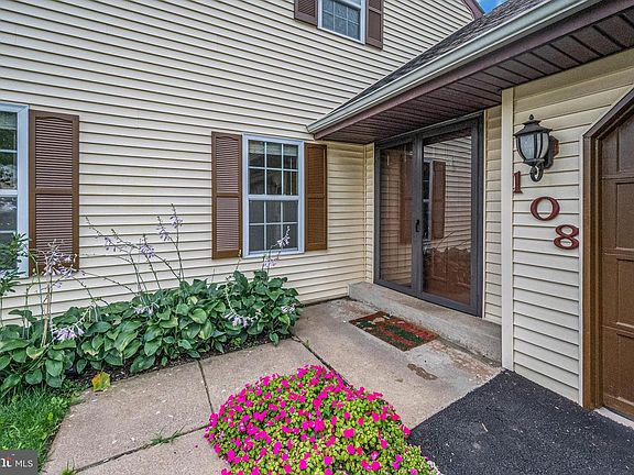 2nd image of 108 Plum Tree Ct