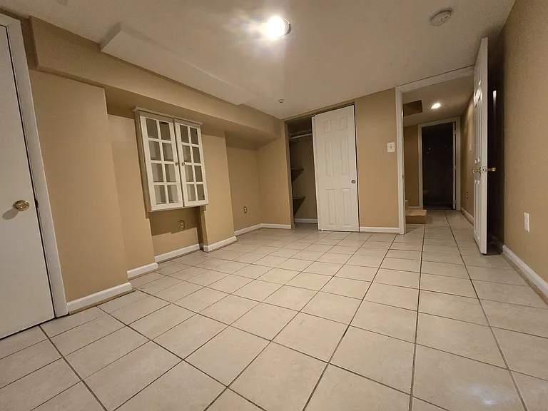 1012 W Pratt St — Photo 23