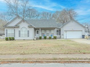 115 N College St, Halls, TN 38040