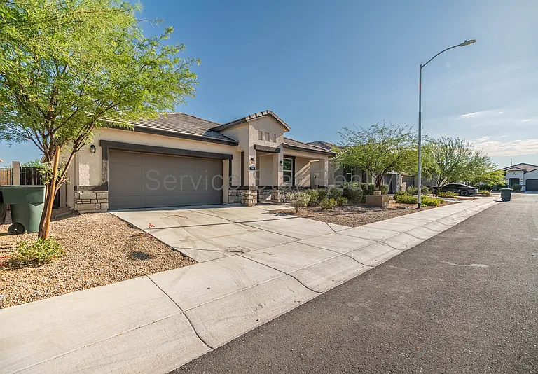1167 W Del Monte Pl — Photo 2