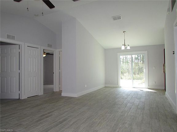 3rd image of 1116 Emily St E