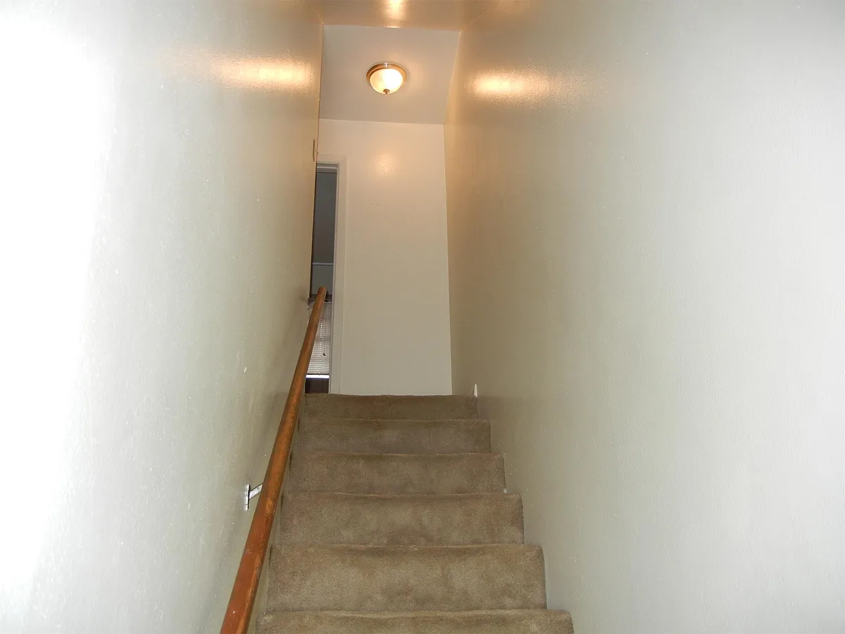 Building Photo - 705 S Jackson St #11