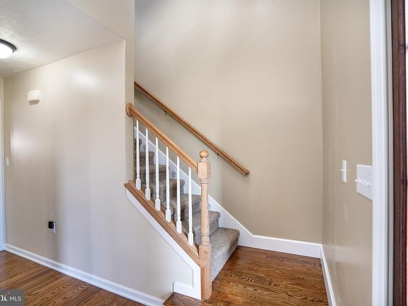 4th image of 231 Bolton Ave