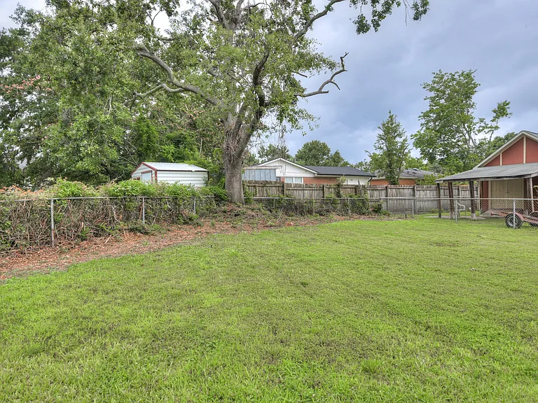 250 Almon Ct — Photo 30