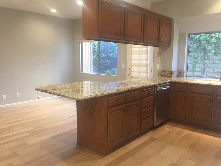 22715 Boxwood Ln — Photo 3