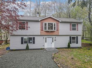 5012 Woodside Dr, Tobyhanna, PA