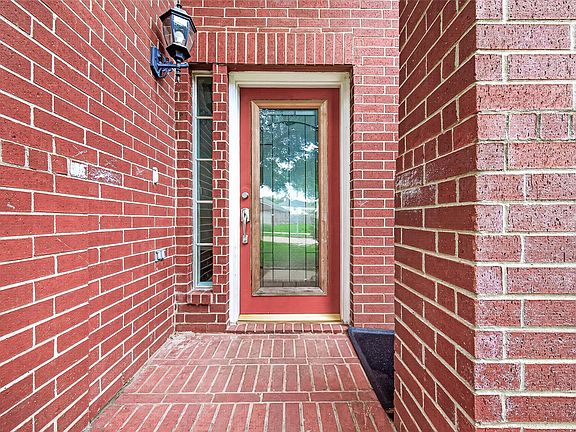 4th image of 2638 Riverhollow Ln