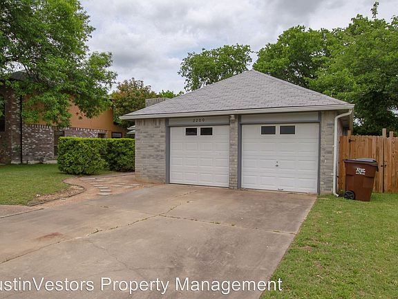 4th image of 2200 Rosemary Ln
