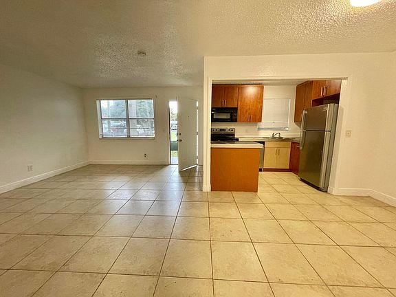 4th image of 400 NW 65th Avenue #114