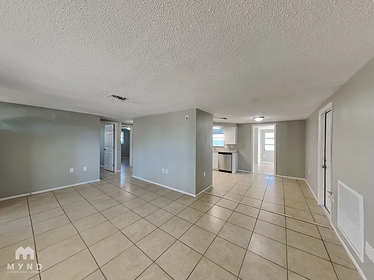 9136 Suffolk Ln — Photo 5