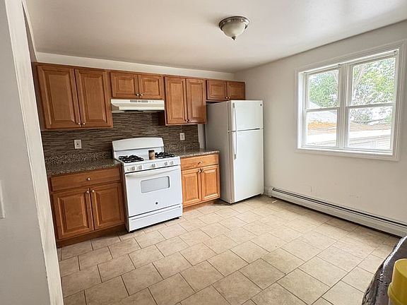 3rd image of 34 Franklin Ave APT 5