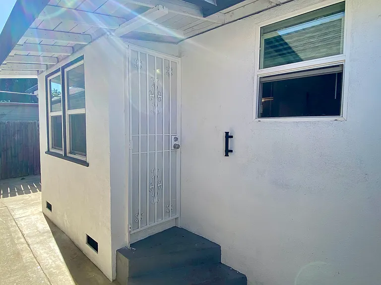 220 E Hellman Ave — Photo 22