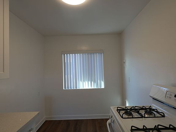 4th image of 10621 La Reina Ave #10621J