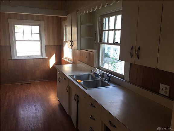 4th image of 174 Oaklawn Ave